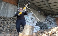 Bursa’da 85’lik Herkül, Her Gün 3 Ton Odun Kırıyor