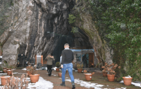 Bursa Oylat Mağarası’na Giren Terliyor