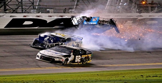 NASCAR’da feci kaza Nascar pilotu  Ryan Newman’ın durumu ciddi