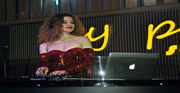 DJ Yeşim Bursa eğlence gecelerine hareket getirdi