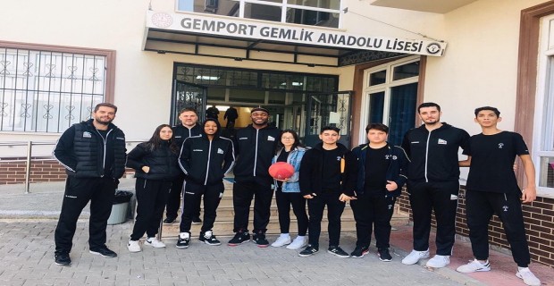 Akran Gemlik Basketbol Kulübünden Gemport Gemlik Anadolu Lisesi’ne ziyaret