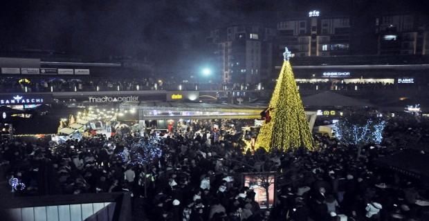 Bursalılar Yeni Yıla coşku ile şarkılar söyleyerek girdiler