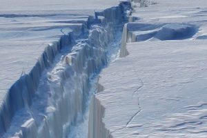 Dünya’daki en büyük buz kütlesinde de çatlak belirlendi!