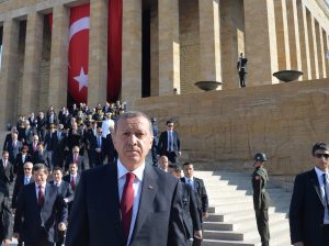 Turkey's President Tayyip Erdogan (C) attends a ceremony marking the 92nd anniversary of Victory Day at Anitkabir, mausoleum of modern Turkey's founder Ataturk, in Ankara August 30, 2014. REUTERS/Stringer (TURKEY - Tags: POLITICS ANNIVERSARY MILITARY)