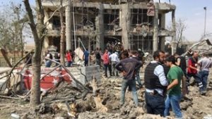 PKK bomba yüklü kamyonetle saldırı düzenledi  5 polis şehit oldu, 3 kişi hayatını kaybetti