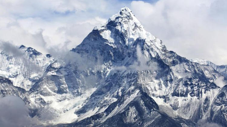 Çin, ‘Biriken Çöpler’ Nedeniyle Everest Dağı’nı Kapattı