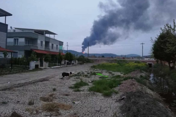İzmir Foça’daki Cüruf Alanında Yine Yangın Çıktı